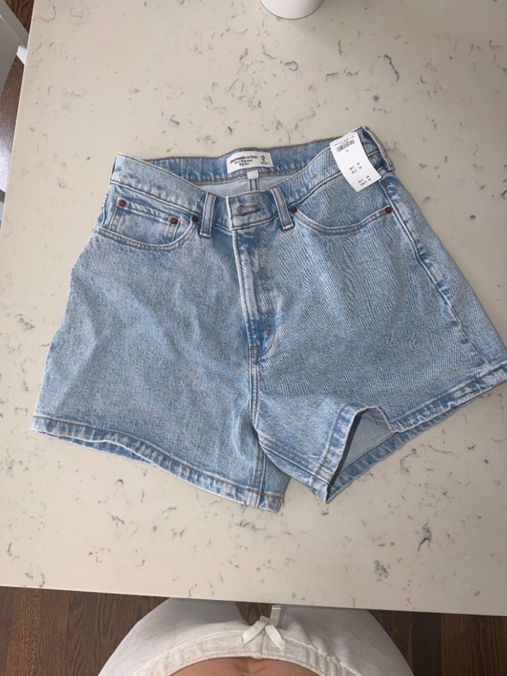 Abercrombie and Fitch Curve Love 4” Mom Shorts - Picture 5 of 5
